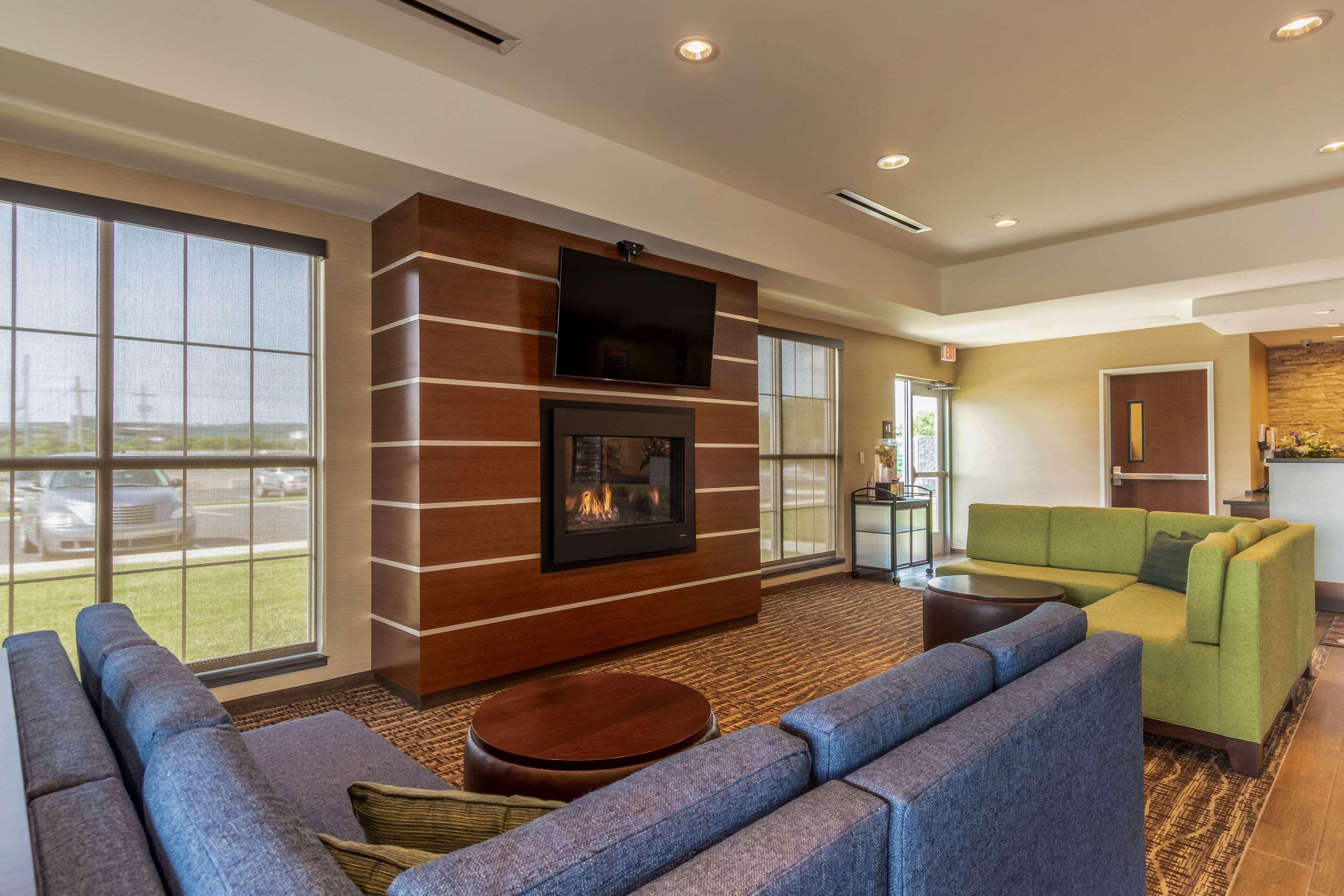 Comfort Inn & Suites - Harrisburg Airport - Hershey South Middletown  Экстерьер фото