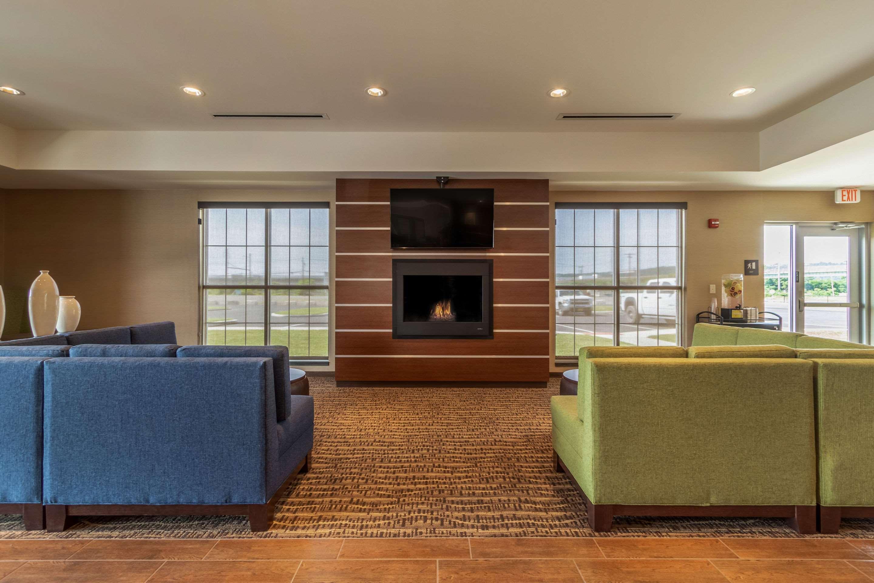 Comfort Inn & Suites - Harrisburg Airport - Hershey South Middletown  Экстерьер фото