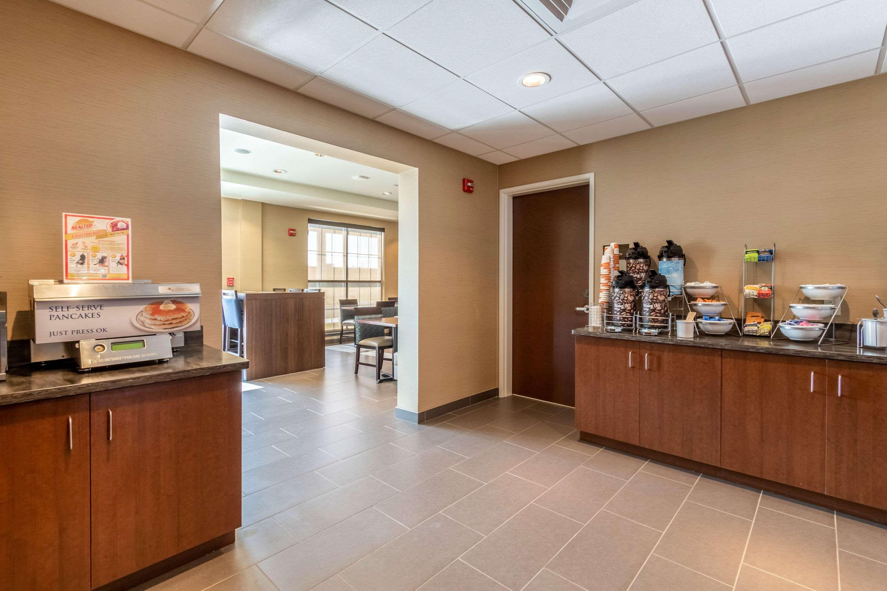 Comfort Inn & Suites - Harrisburg Airport - Hershey South Middletown  Экстерьер фото