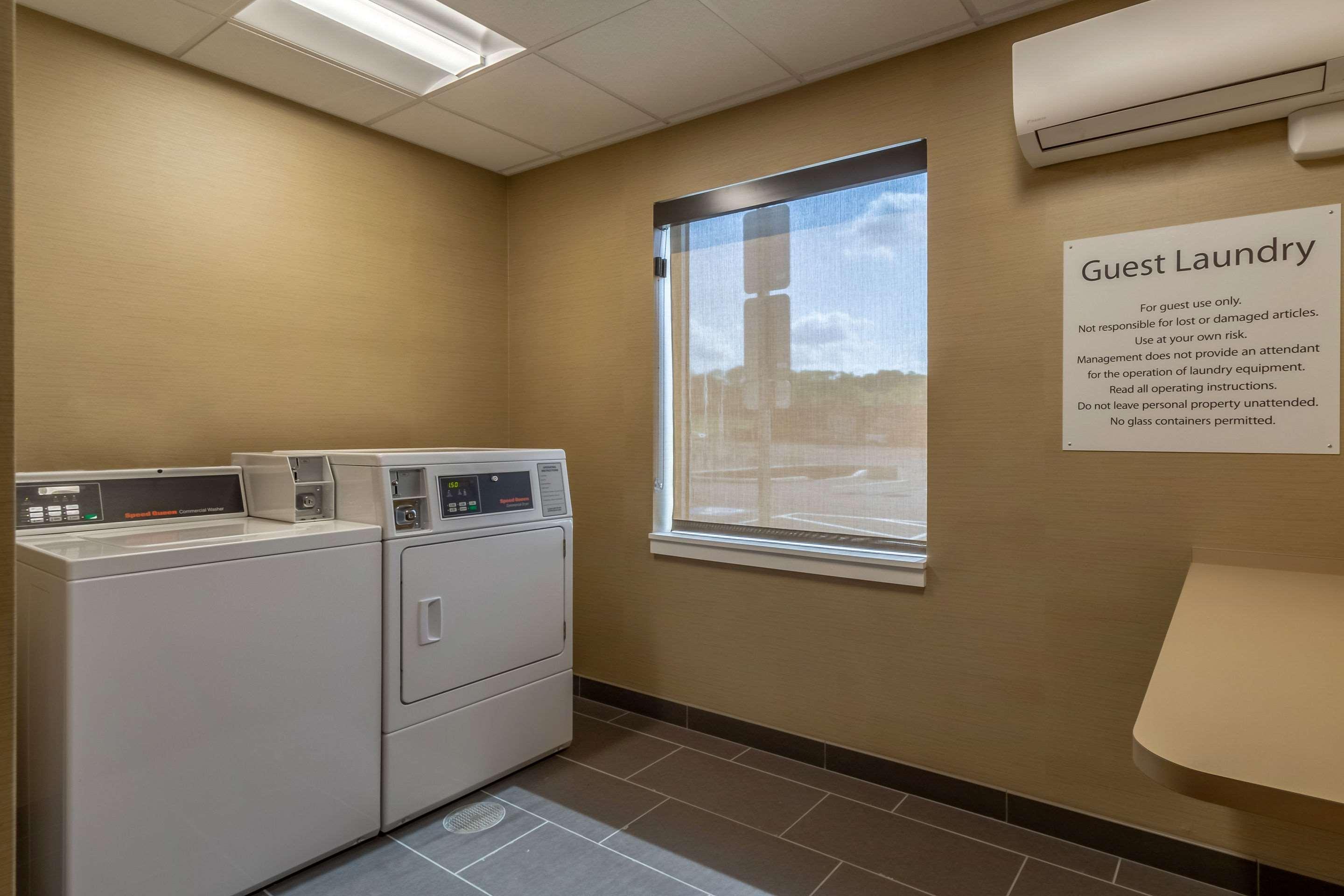 Comfort Inn & Suites - Harrisburg Airport - Hershey South Middletown  Экстерьер фото