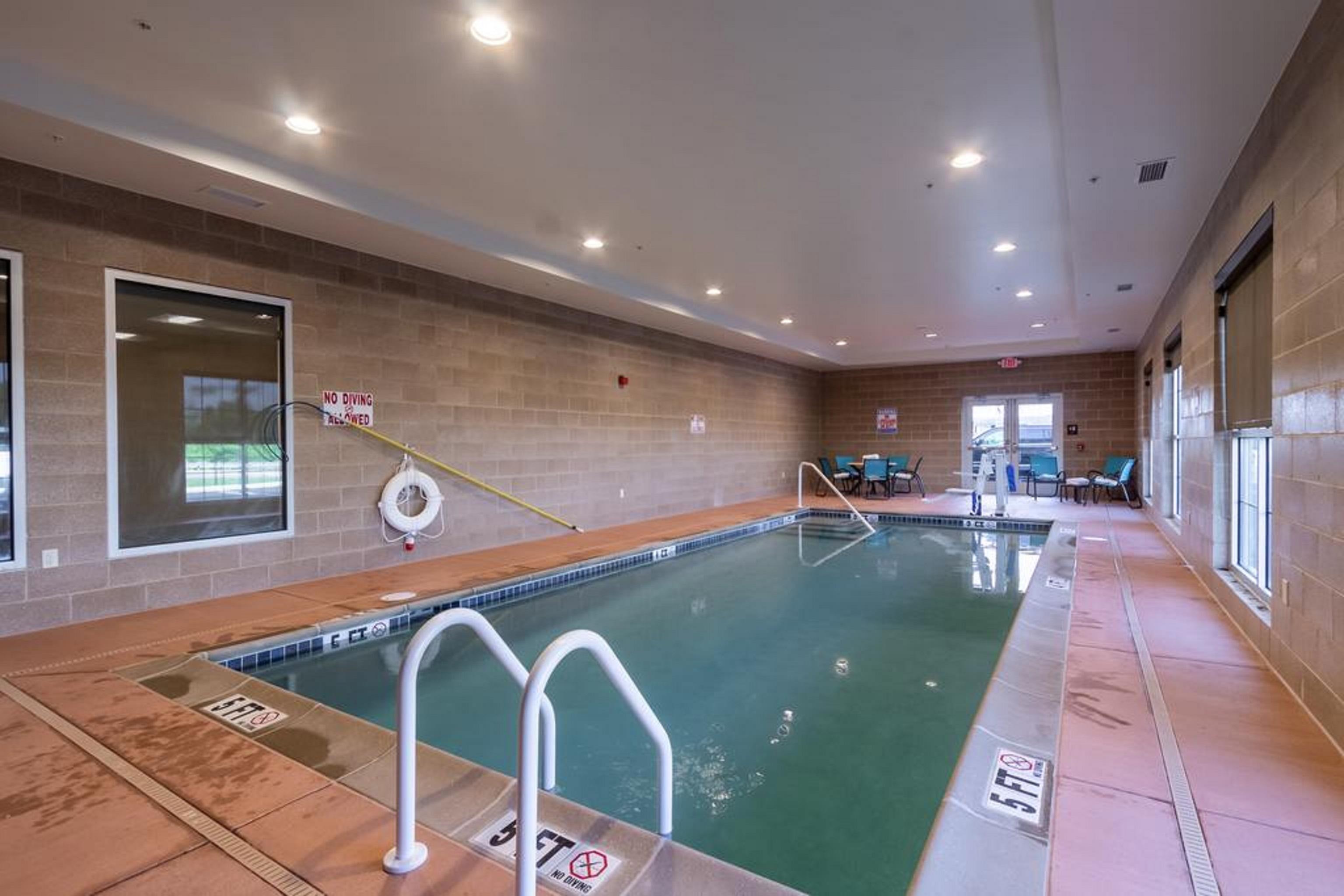 Comfort Inn & Suites - Harrisburg Airport - Hershey South Middletown  Экстерьер фото